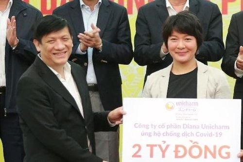 Diana Unicharm ủng hộ 2 tỷ chống dịch Covid-19