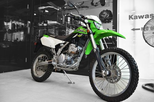 Khám phá cào cào đô thị Kawasaki KLX 250 giá từ 154 triệu đồng tại VN