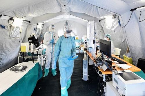 Dịch Covid-19: Số người tử vong tại Italia lên gần 3.000, Anh đóng cửa trường học