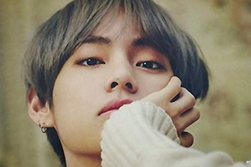 ARMY 'dậy sóng' khi hộ chiếu, thông tin cá nhân của V BTS bị Youtuber công khai