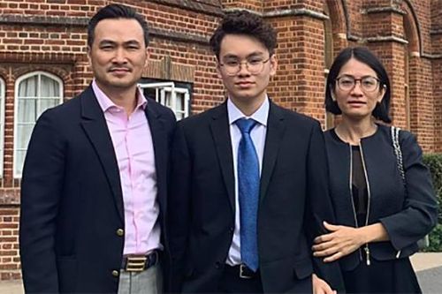 Con trai ở lại nước Anh giữa đại dịch COVID-19, Chi Bảo khuyên 'hãy là chiến binh dũng cảm'