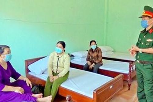 Bộ CHQS tỉnh Gia Lai tiếp nhận, cách ly y tế 79 công dân trở về từ Campuchia