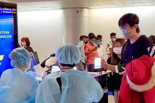 TPHCM sàng lọc hành khách nhập cảnh tại sân bay
