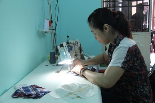 May khẩu trang tặng miễn phí: Lan tỏa yêu thương
