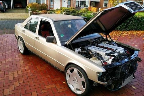Mercedes-Benz 190 1984 độ động cơ V12 'to đùng' từ S-Class