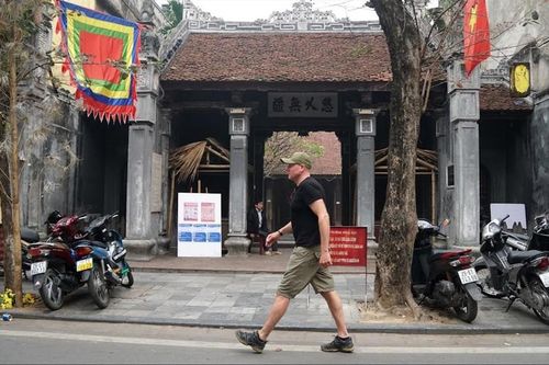 Du lịch, bất động sản tê liệt vì Covid-19