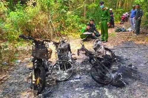 3 xe máy của cán bộ bảo vệ rừng cháy rụi, nghi bị đốt