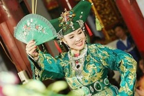 NSND Lan Hương: Bay qua làn nước mát