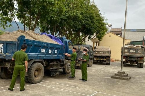 Mường La xử lý nhiều vụ vận chuyển cát trái phép