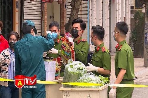Nhiệm vụ thầm lặng của lực lượng Công an trong cuộc chiến với dịch bệnh Covid - 19