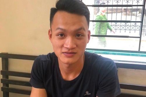 Tạm giữ hình sự lái xe taxi hất Cảnh sát giao thông lên nắp capô