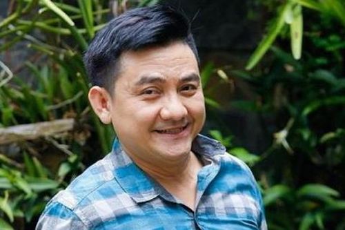 Gia đình Anh Vũ thắp hương, tưởng nhớ một năm ngày mất của cố nghệ sĩ