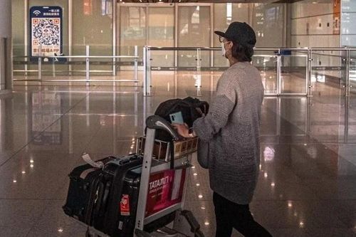Đối mặt án tù vì giấu nhiễm bệnh để bay từ Mỹ sang Trung Quốc
