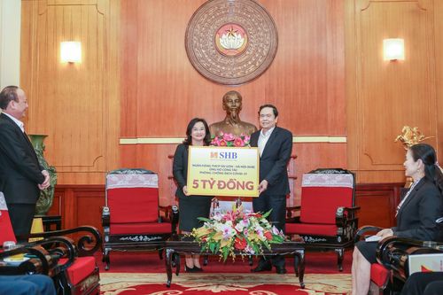 Nhiều đơn vị ủng hộ chung tay chống dịch COVID-19