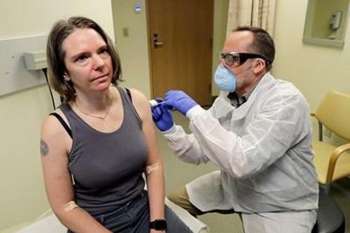 Quá trình thử nghiệm vaccine phòng Covid-19 đầu tiên trên người