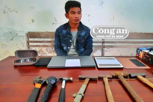 'Thợ đập' kính ô-tô, cửa thông gió sa lưới