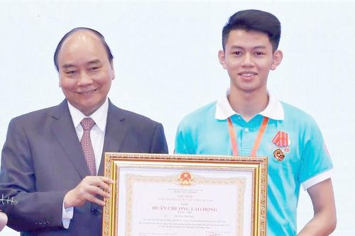 Nam sinh xứ Nghệ và hành trình đến top 10 gương mặt trẻ tiêu biểu