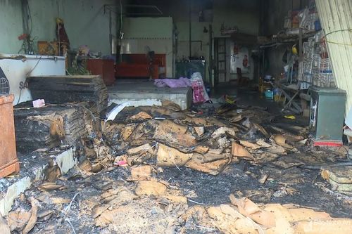 Cháy kho đông lạnh ở Nghệ An lúc rạng sáng