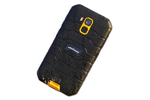 Smartphone 'nồi đồng cối đá', pin 4.000 mAh, giá 1,64 triệu đồng
