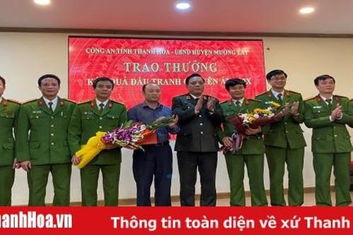 Trao thưởng cho Ban Chuyên án điều tra, khám phá vụ án giết người tại xã Nhi Sơn