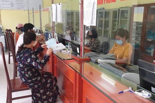 Nhiều công sở, điểm giao dịch thực hiện tốt việc đeo khẩu trang