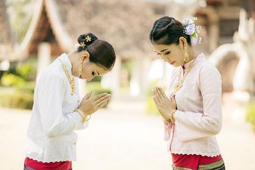 Khám phá văn hóa các nước châu Á qua phong tục chào hỏi