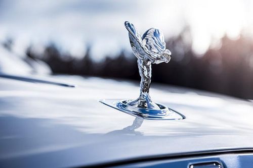 Hãng xe siêu sang Rolls-Royce ngừng sản xuất trong 2 tuần vì Covid-19