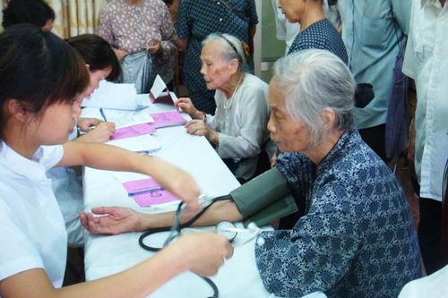 Cấp thuốc điều trị ngoại trú cho người bệnh tối thiểu trong thời gian 2 tháng