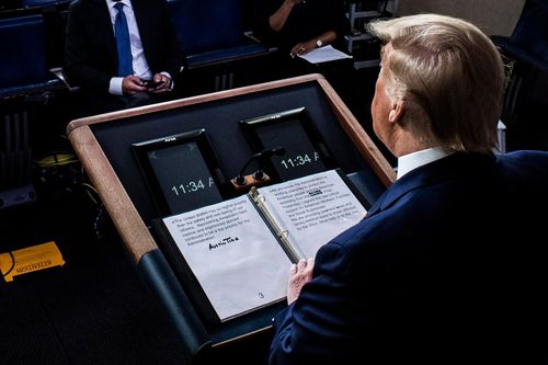 Gạch đè chữ corona, sửa thành 'virus TQ' - lát cắt phản ánh TT Trump
