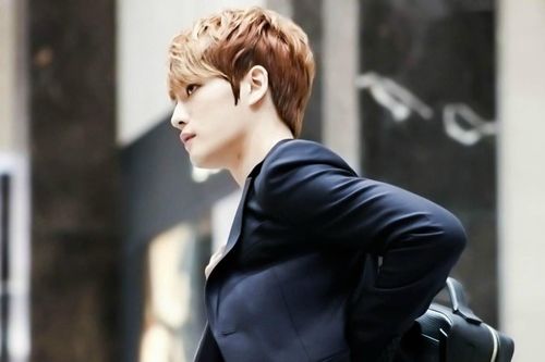 Jaejoong tự mình thiết kế túi xách cho thương hiệu Moldir