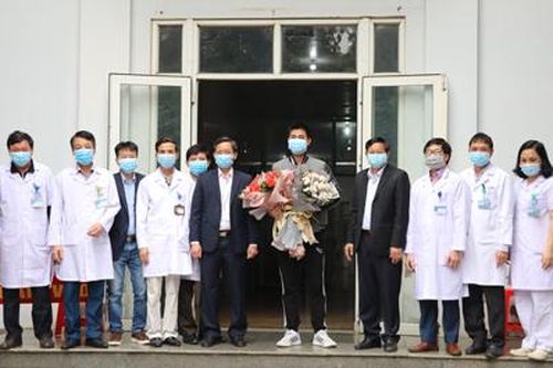 Bệnh nhân mắc COVID-19 điều trị tại Ninh Bình khỏi bệnh, xuất viện