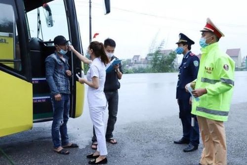 Khai báo y tế điện tử bắt buộc với hành khách đi phương tiện công cộng
