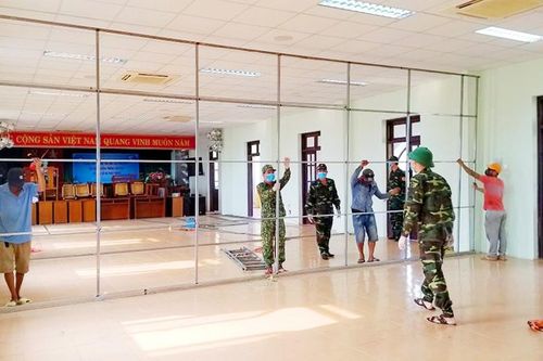 'Chia lửa' giữa tâm dịch
