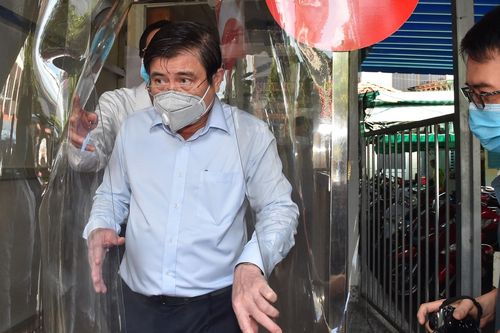 Không để thiếu khẩu trang, không để nhân viên y tế nhiễm bệnh