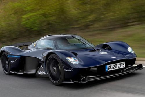 Siêu xe Aston Martin Valkyrie đầu tiên xuất hiện trên đường phố