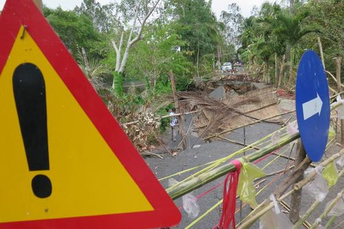 Đê biển Tây Cà Mau sụp lún kéo dài
