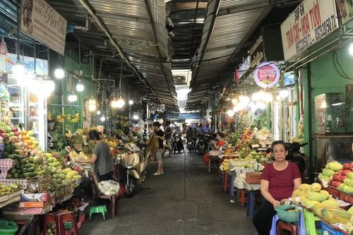 Tiểu thương chợ truyền thống TPHCM 'méo mặt' vì Covid-19