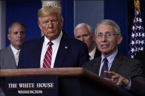 Ông Trump 'khẩu chiến' với chuyên gia y tế về thuốc chữa Covid-19
