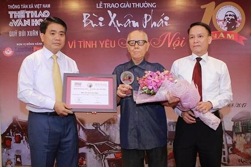 Nhà văn hóa Hữu Ngọc ra mắt bộ sách ở tuổi 'xưa nay hiếm'