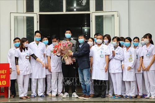 Những 'chiến sĩ' áo trắng sẵn sàng 'ứng chiến' nơi tuyến đầu