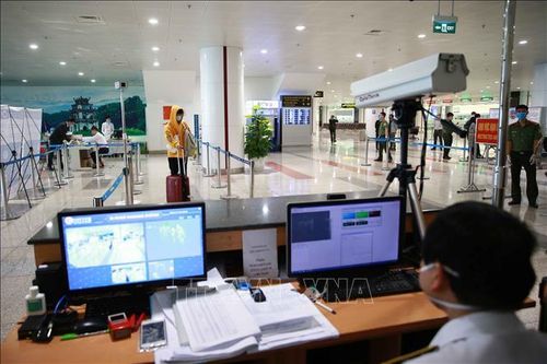 Dịch COVID-19: Thông báo điều chỉnh quy định xuất nhập cảnh