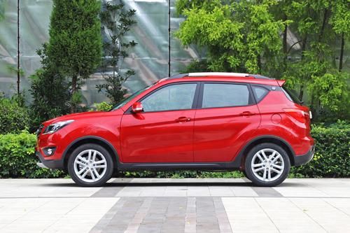 Cận cảnh SUV sử dụng động cơ tăng áp, giá gần 300 triệu đồng