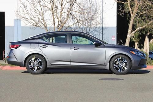 Sedan đẹp long lanh, 'so kè' với Honda Civic, Mazda 3