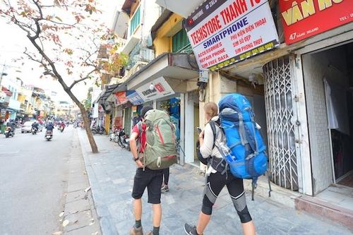 Tạm dừng nhập cảnh tất cả người nước ngoài vào Việt Nam