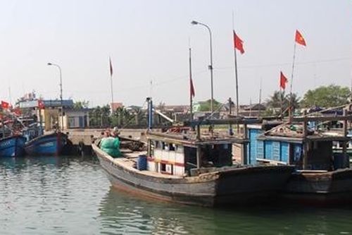Ngư dân gặp khó do cửa biển bồi lấp