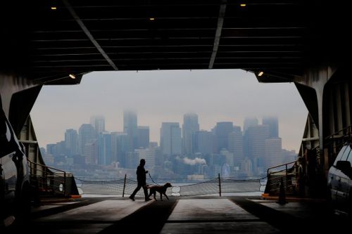 Singapore đóng cửa biên giới với khách ngắn hạn, cấm cả người quá cảnh