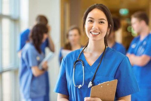 Sinh viên ngành y tốt nghiệp sớm để tham gia chống dịch