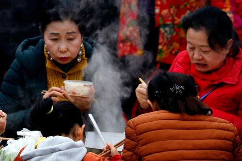 Trung Quốc thay đổi thói quen dùng đũa để hạn chế lây nhiễm dịch bệnh