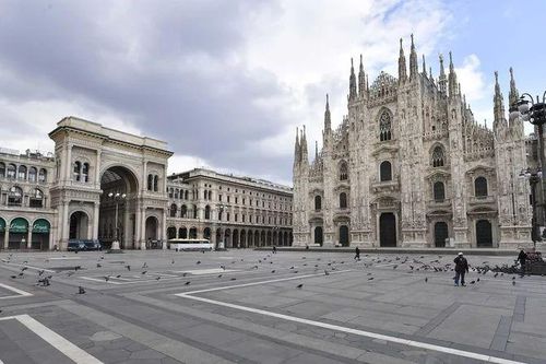 Italy ngừng tất cả hoạt động không thiết yếu để ngăn chặn dịch Covid-19