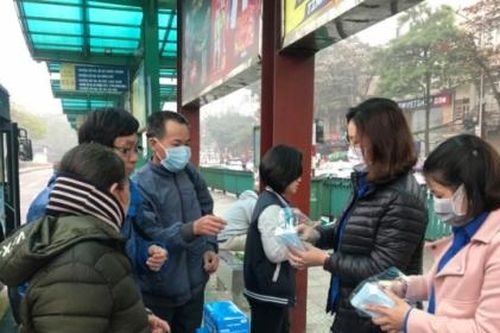 Hành khách di chuyển bằng phương tiện công cộng phải bắt buộc khai báo y tế